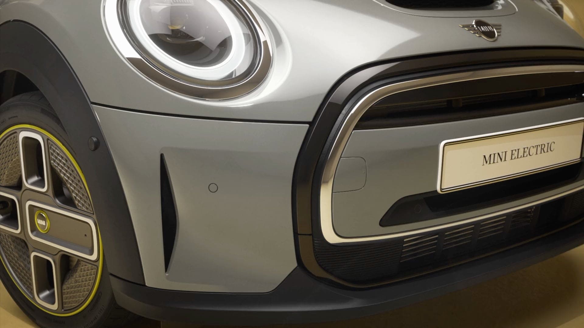 MINI Cooper SE cu 3 uşi – MINI pur electric – Imagine din partea laterală, argintiu