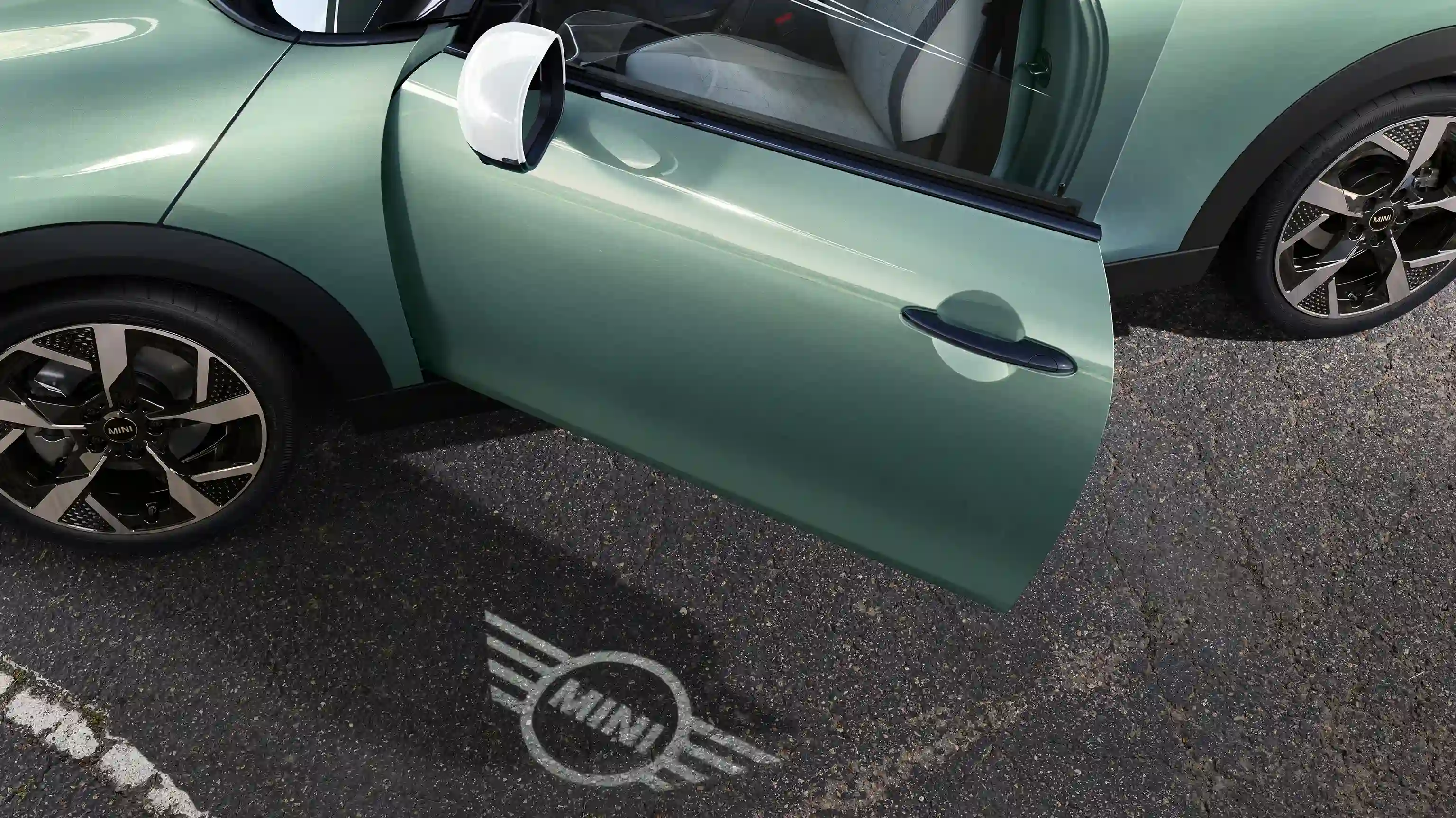 MINI Cooper cu 3 uşi - Proiecţie uşă