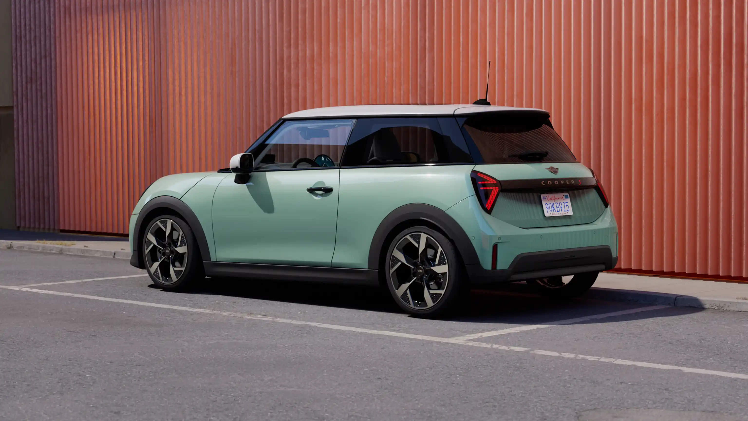 MINI Cooper în Verde Ocean Wave cu plafon Alb