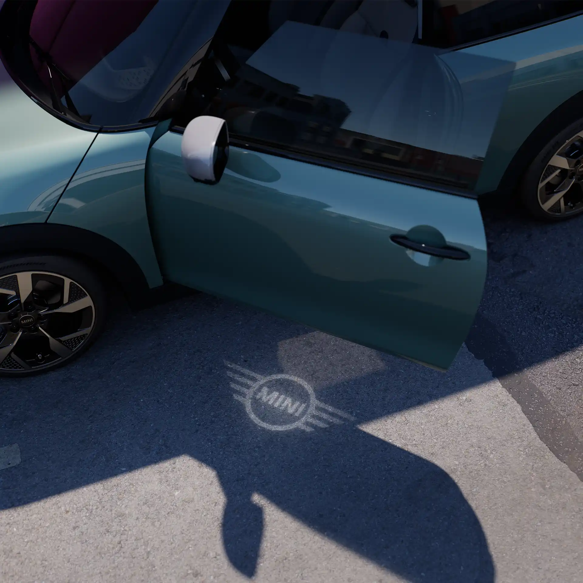 MINI Cooper cu 3 uşi - Proiecţie uşă