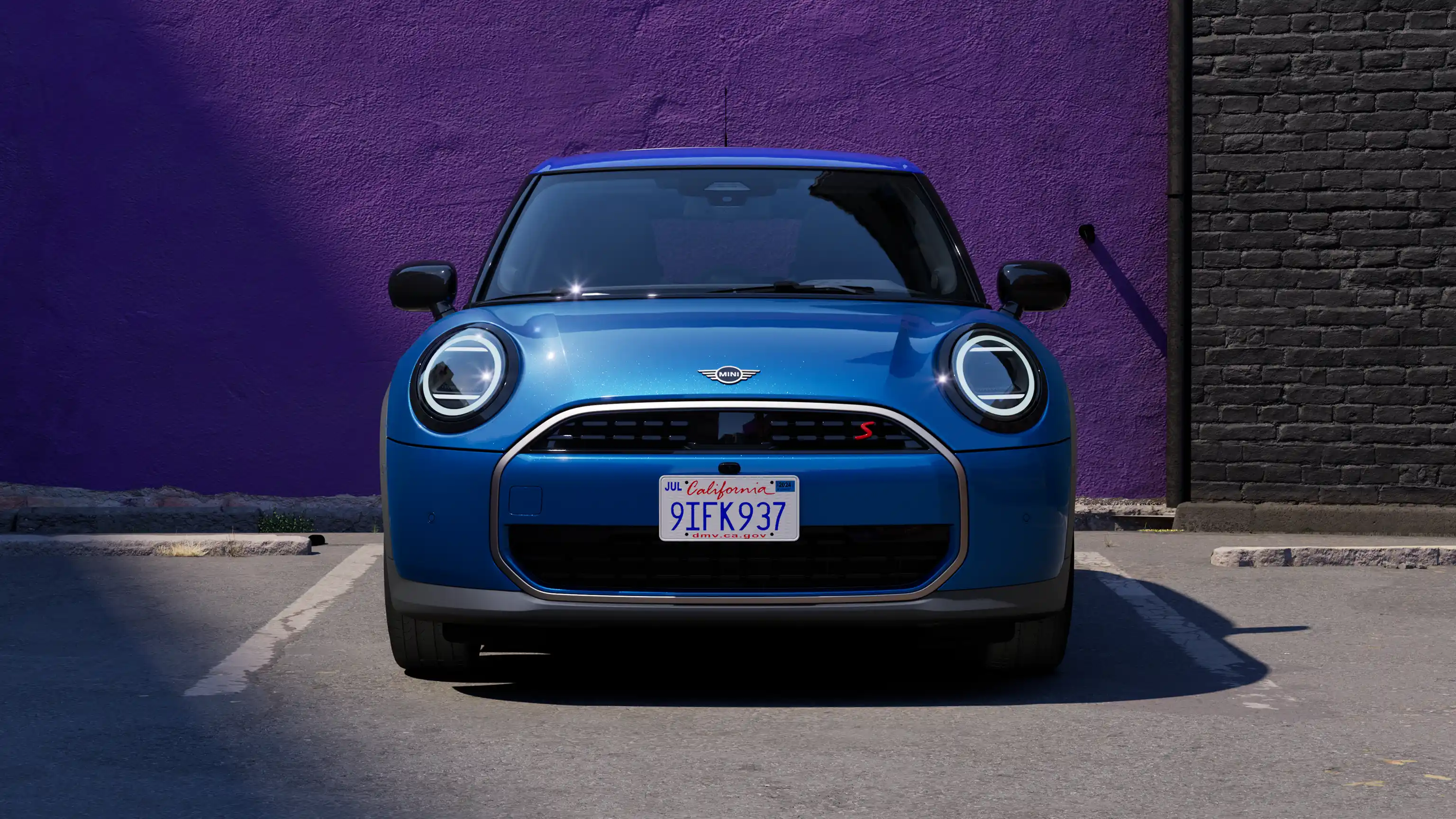 MINI Cooper cu 5 uşi - Design legendar