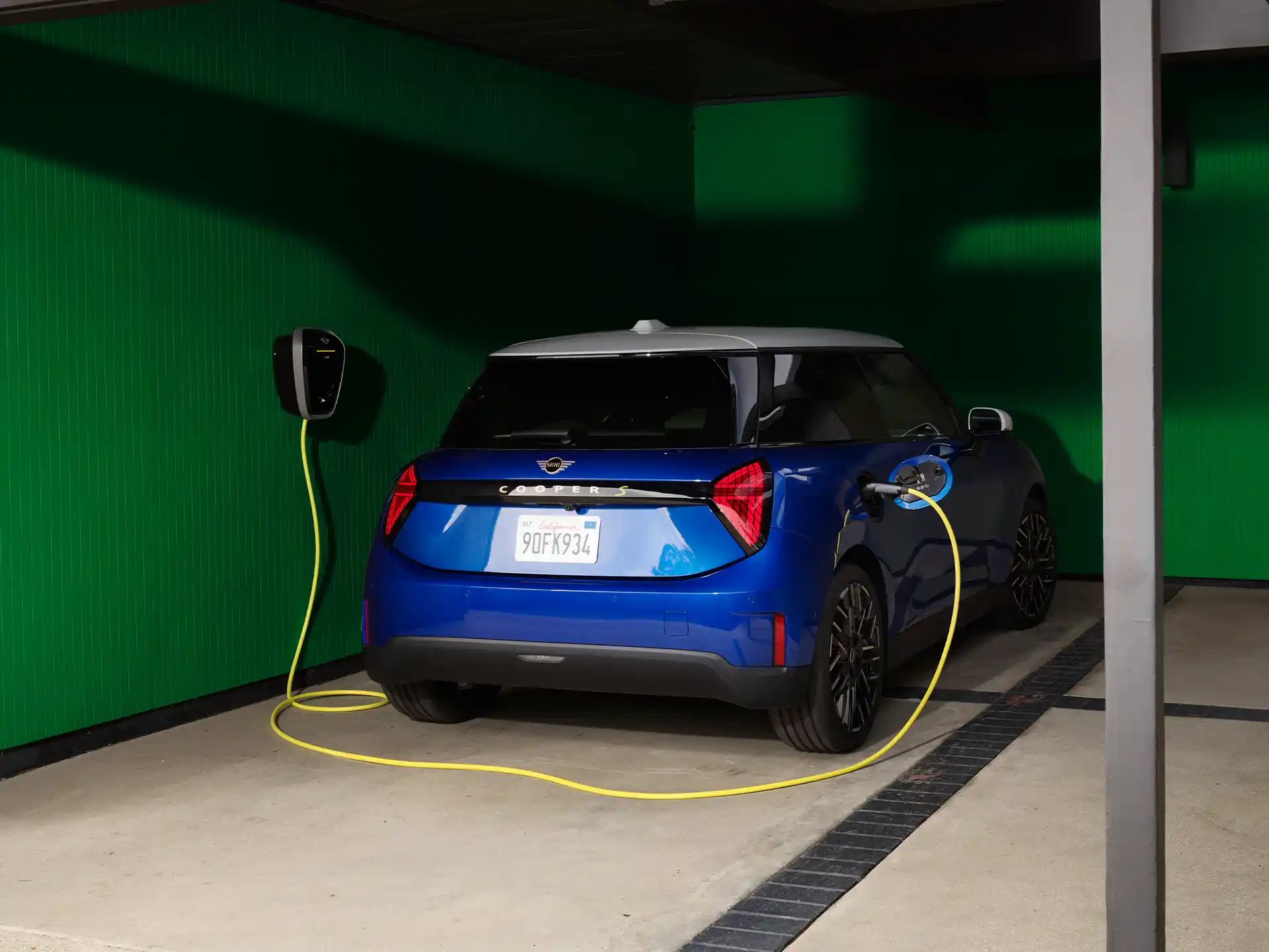 MINI Cooper integral electric – Încărcare la domiciliu