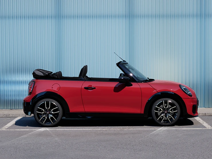 MINI Cooper Cabrio în Roşu Chili.