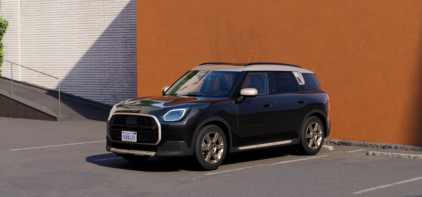 MINI Countryman în Negru Midnight cu plafon Argintiu Vibrant.