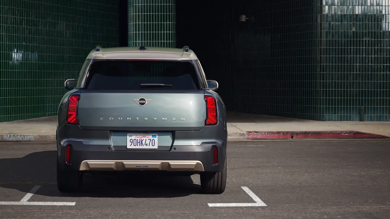 MINI Countryman - exterior - partea din spate