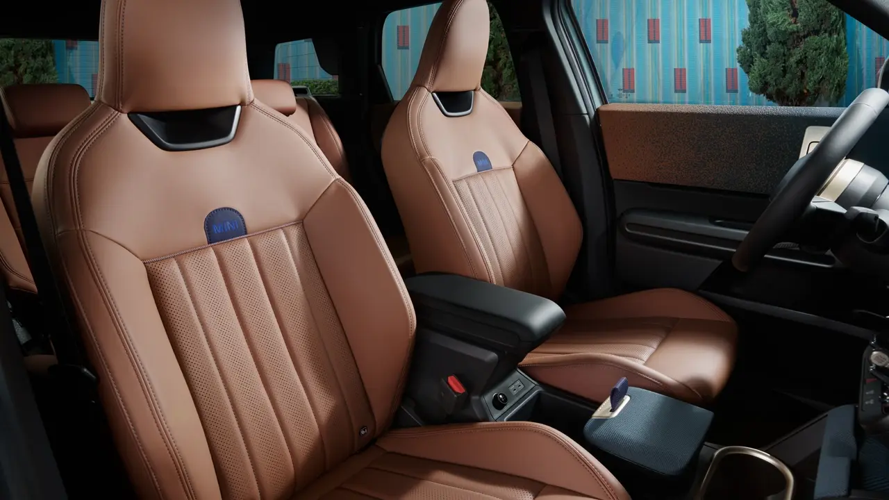 MINI Countryman – interior - scaune faţă maro