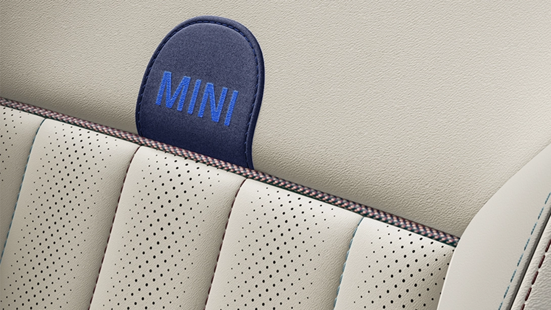 MINI Countryman - interior - tapiţerie albă