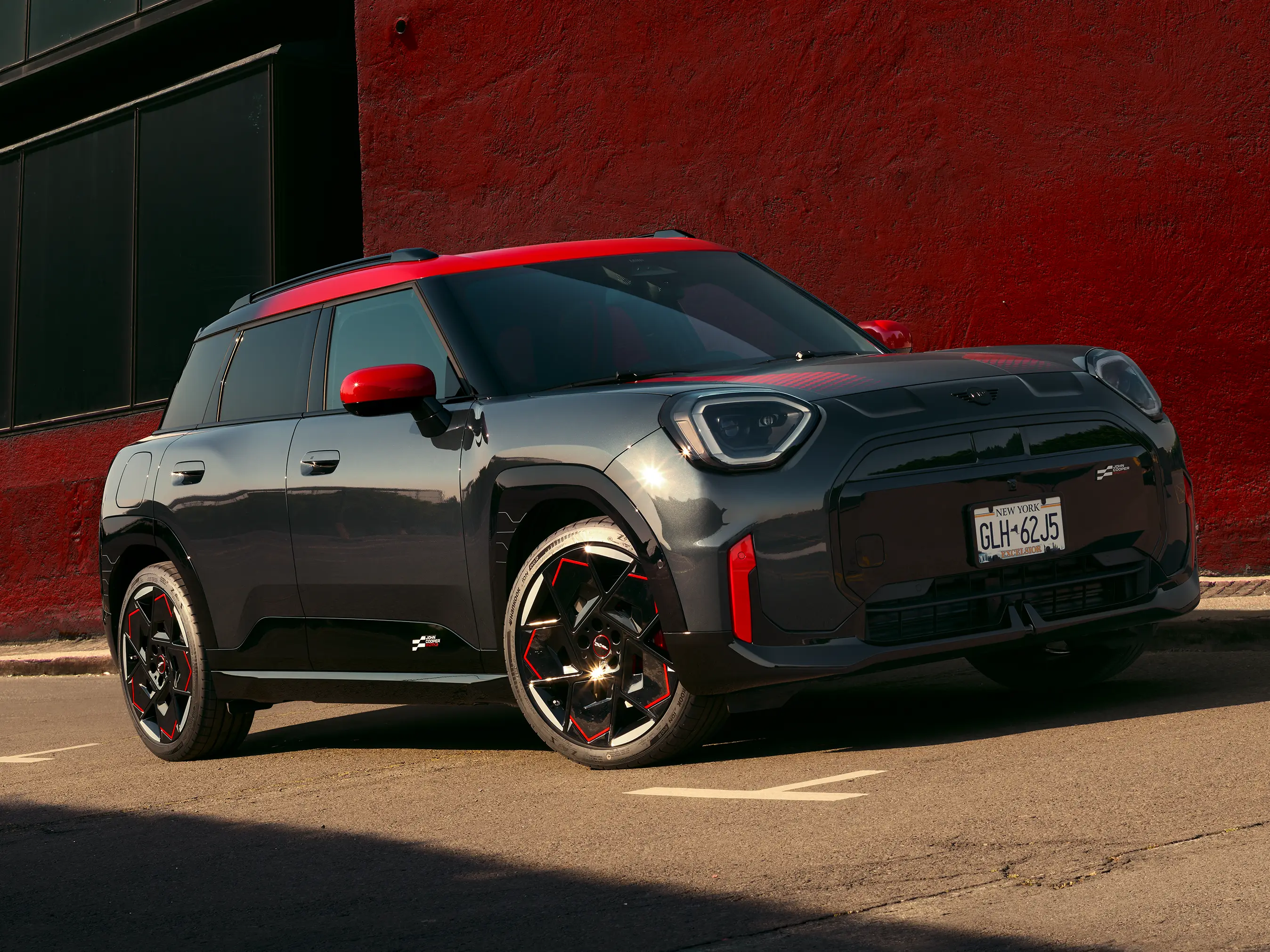 MINI John Cooper Works - Imagine din partea laterală cu J05 JCW