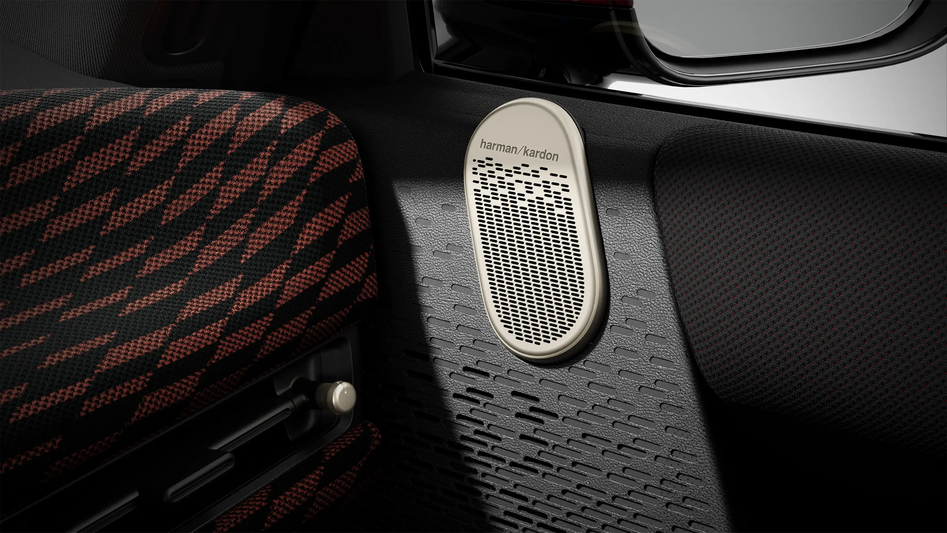 MINI John Cooper Works - Harman Kardon în J01 JCW