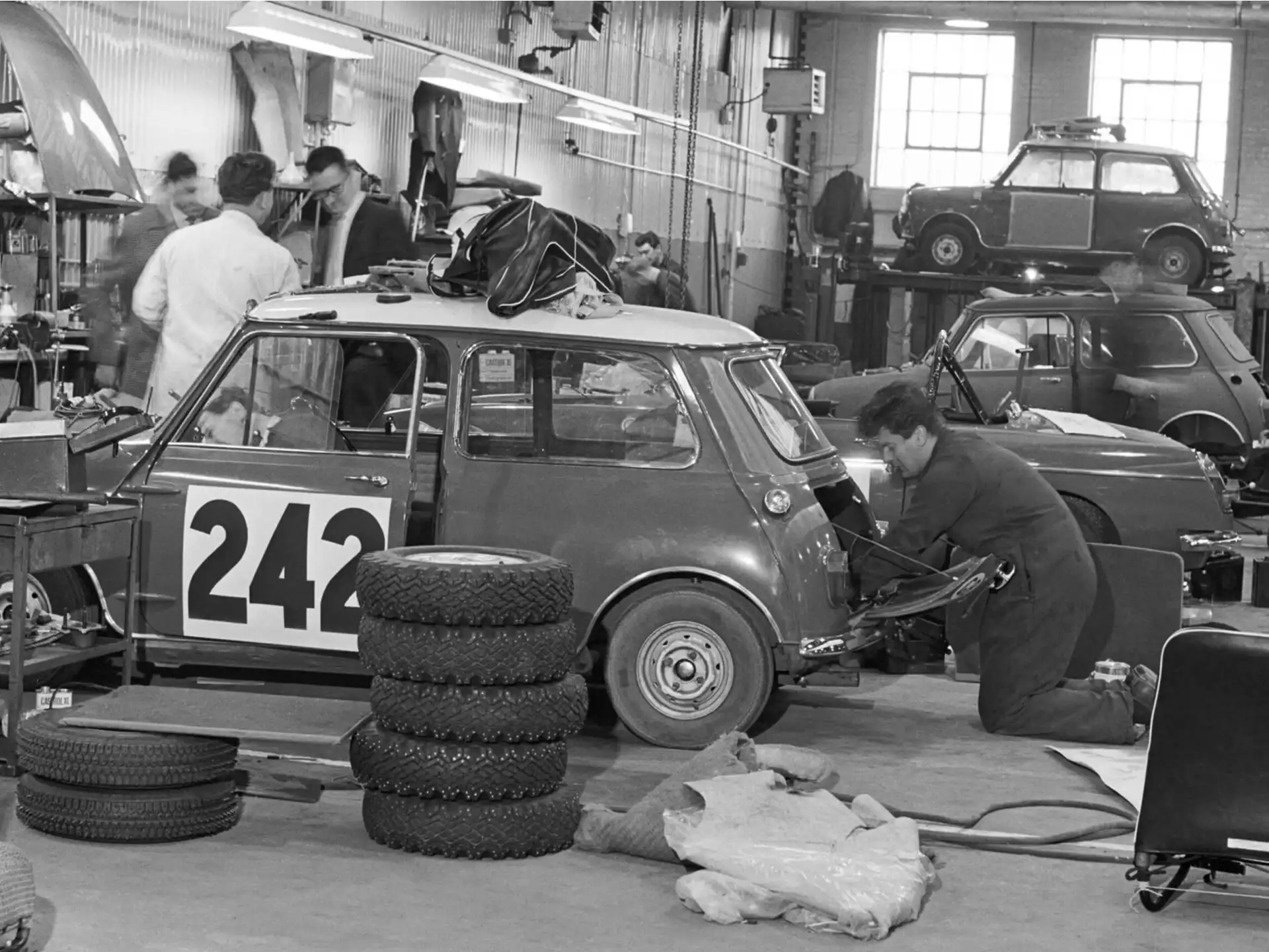 MINI John Cooper Works - un MINI vechi în atelier
