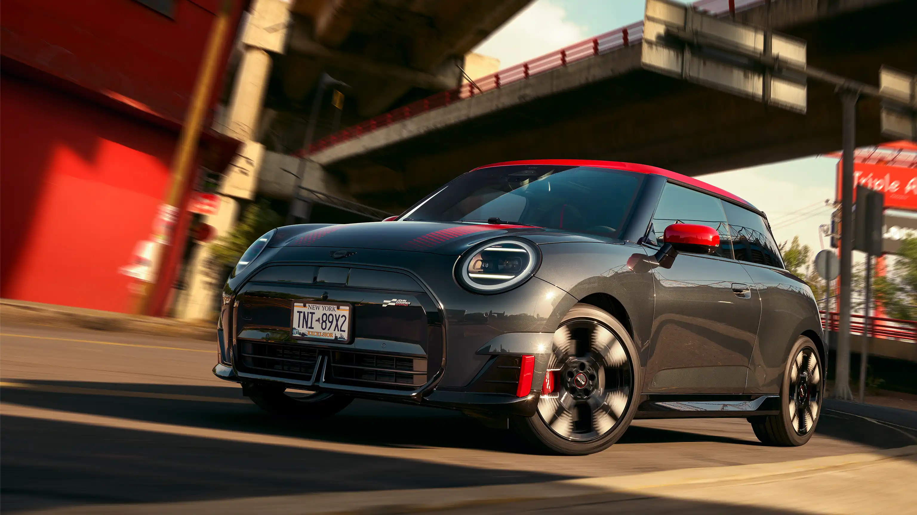MINI John Cooper Works - Imagine din partea laterală cu J01 JCW