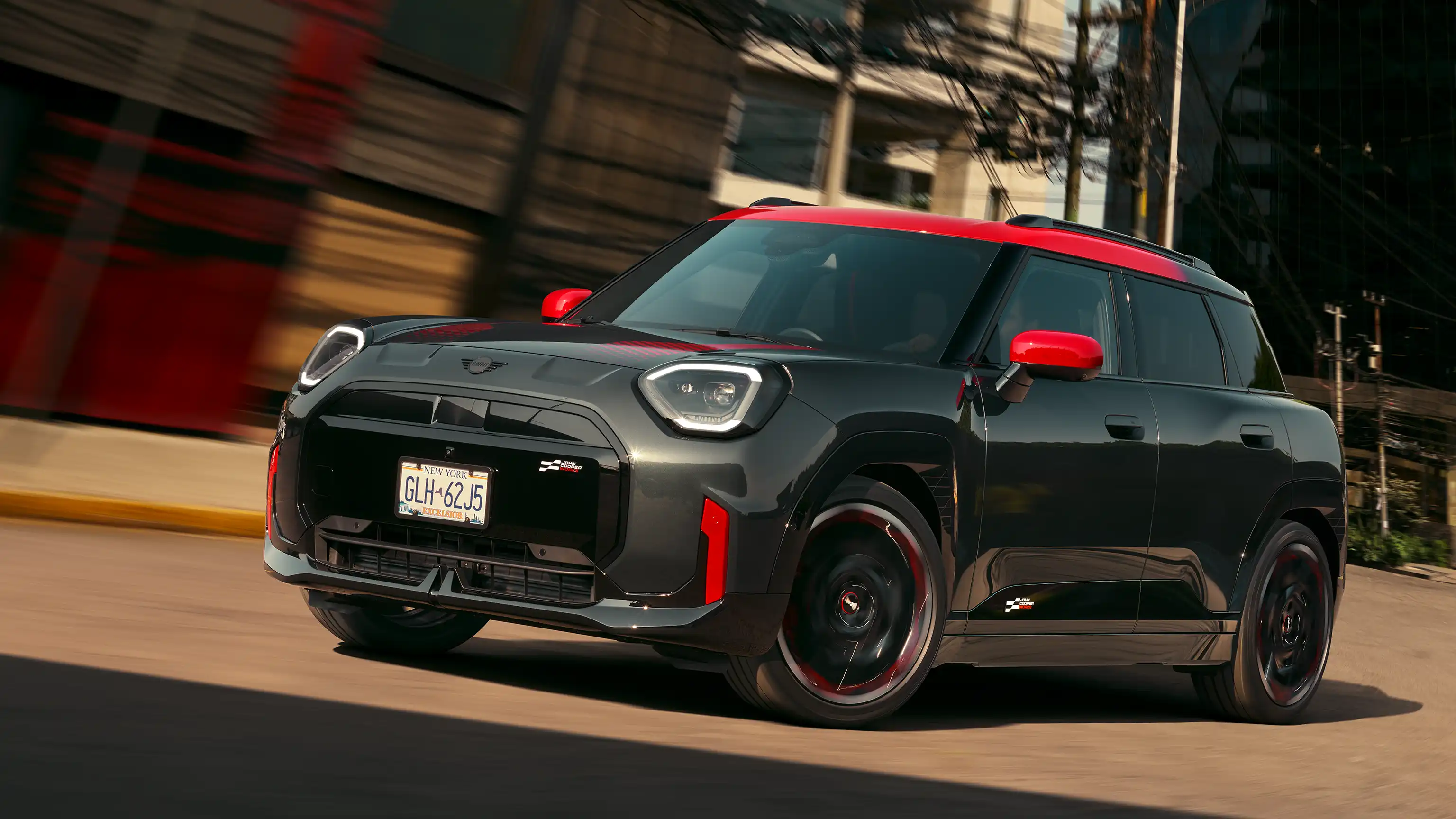MINI John Cooper Works - Imagine din partea laterală cu J05 JCW
