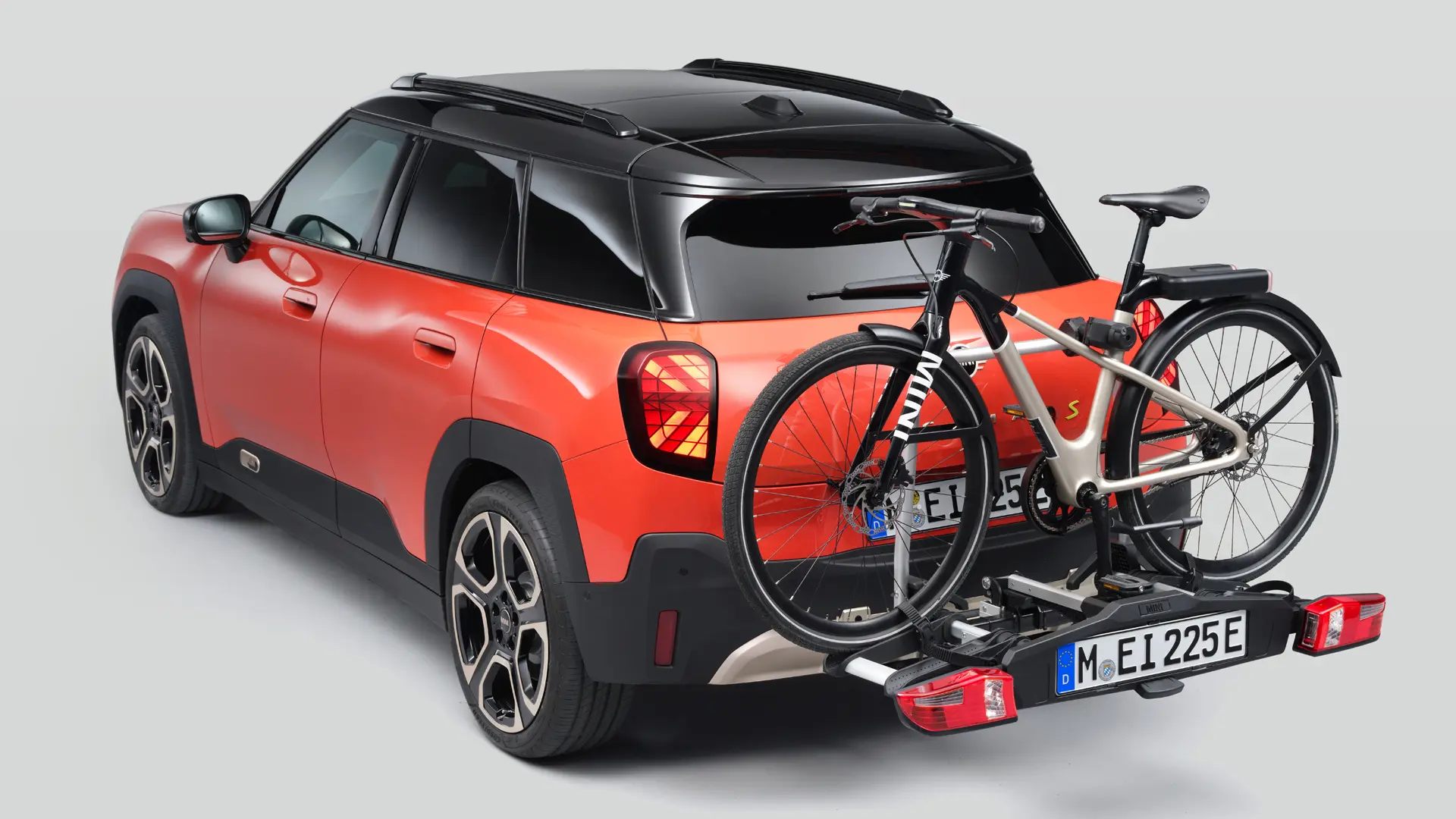 Accesorii MINI – suport pentru biciclete montat în spate pe MINI Aceman