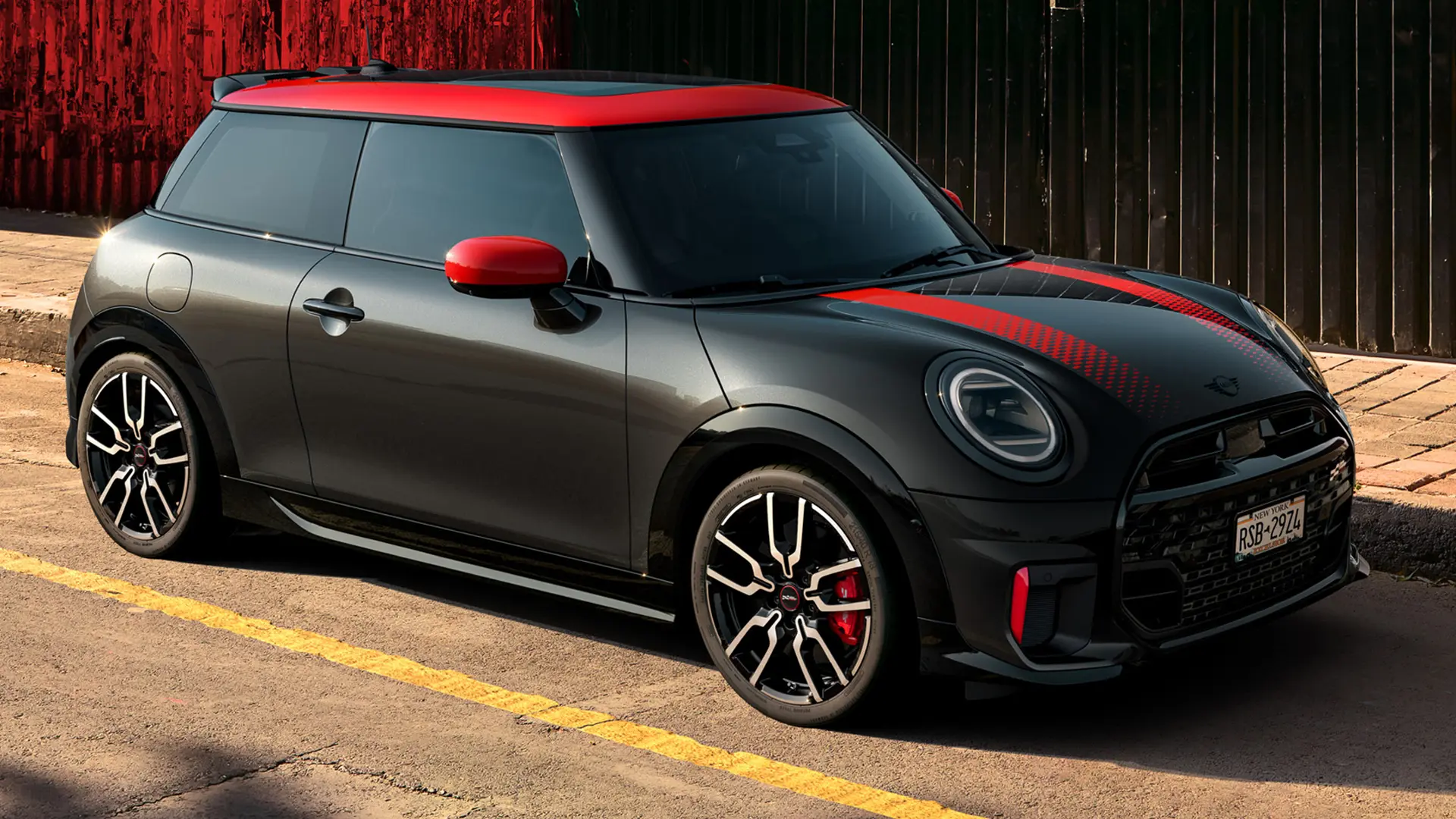 MINI John Cooper Works cu 3 uşi.