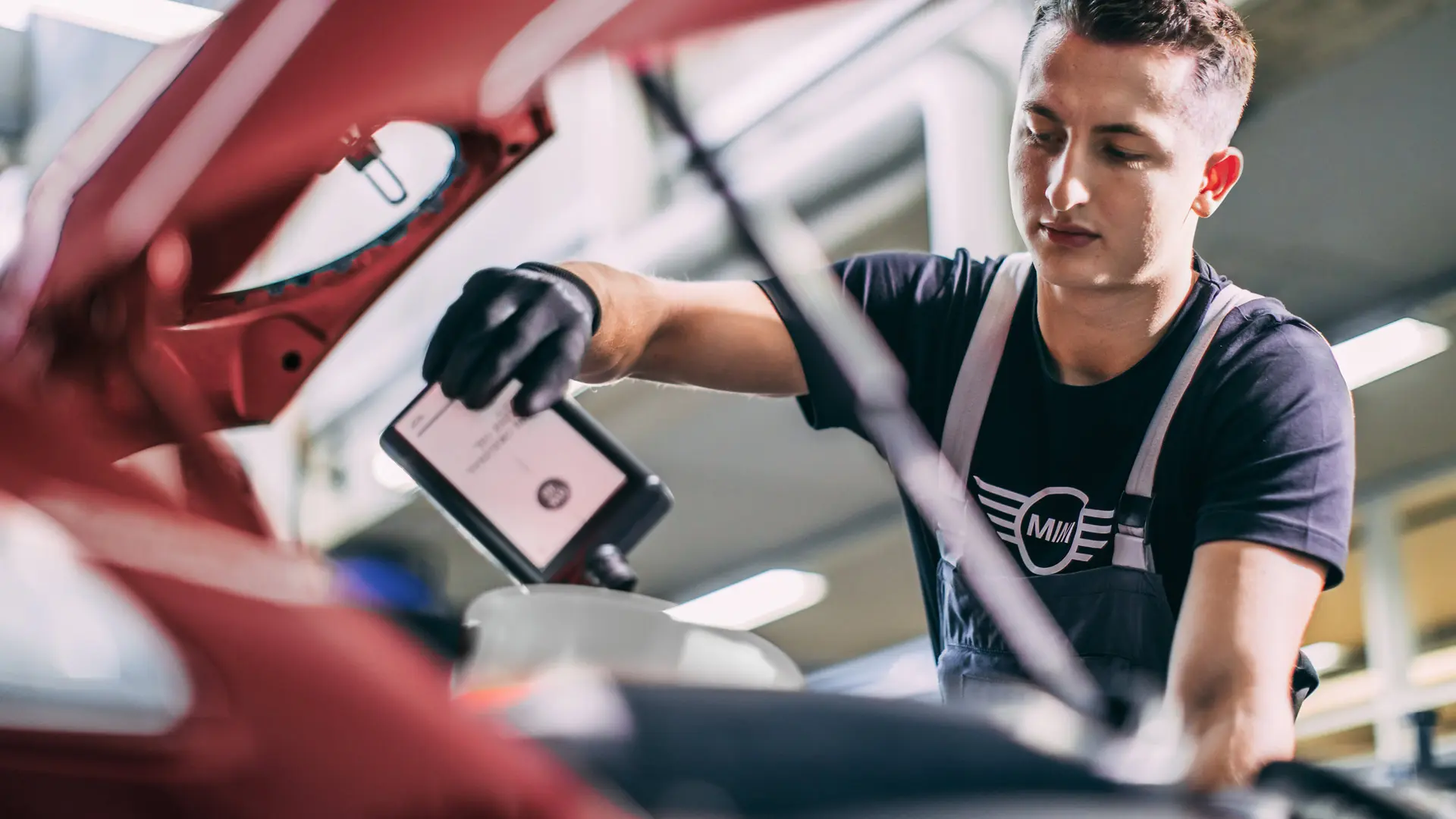 Completarea uleiului de motor