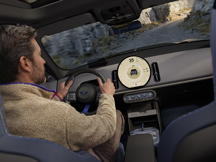 MINI Countryman Untamed Edition cu modul Trail activat.