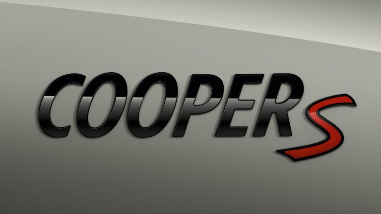 MINI Cooper S – logo înscripţionat – în Negru Piano şi roşu