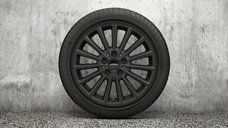 JANTE MULTI-SPOKE DE 17” - TIP 505 JET BLACK