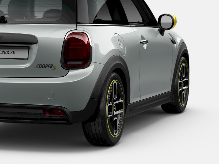 electromobilitatea mini – argintiu şi negru – imagine din partea laterală