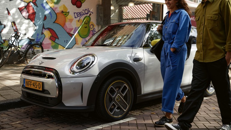 Alege MINI.