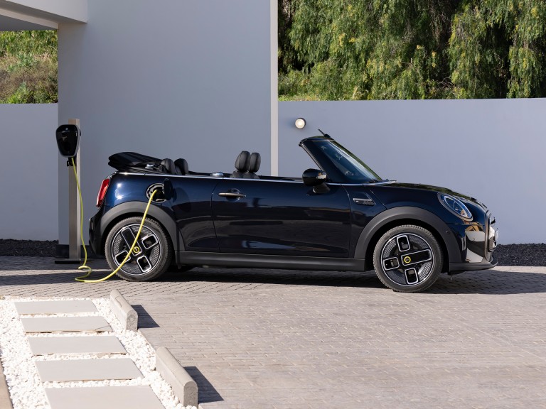 Primul MINI Cabrio pur electric – overview page teaser