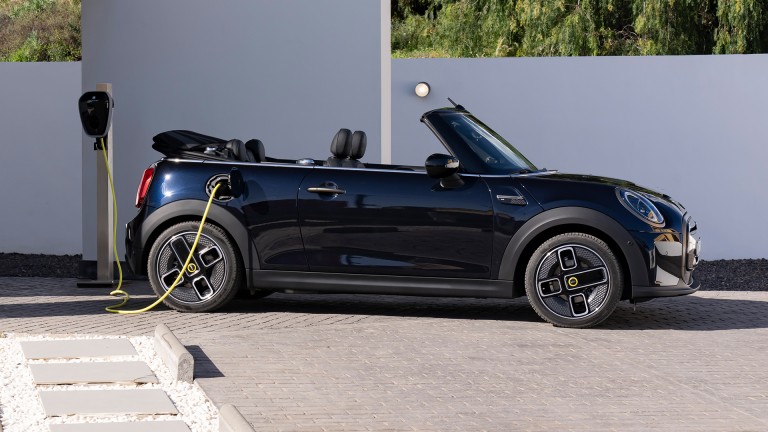 MINI Cabrio pur electric – vedere laterală exterior