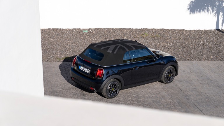MINI Cabrio pur electric – Imagine din partea frontală