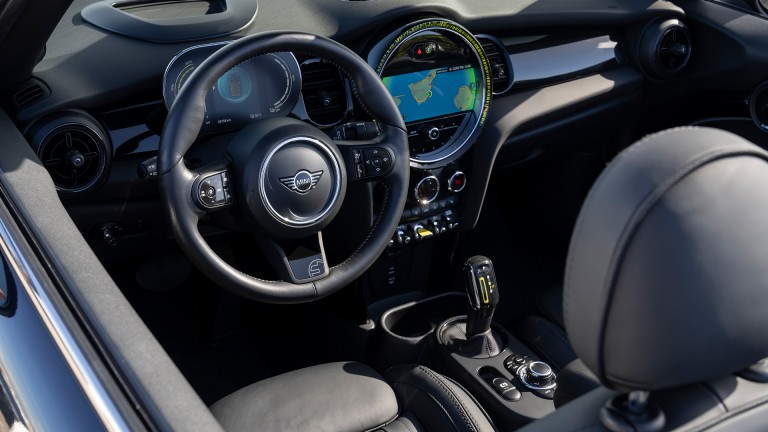 MINI Cabrio pur electric – interior