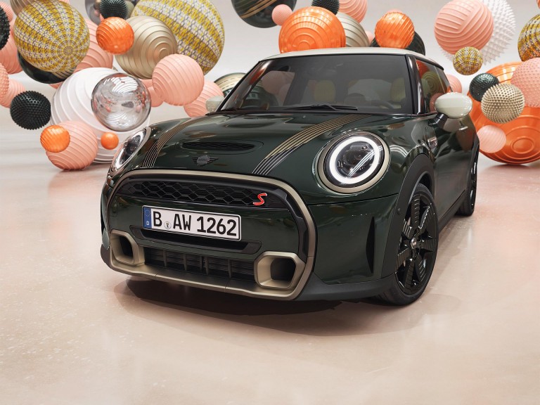 MINI Hatch Resolute cu 3 uşi – Verde Rebel – dungi decorative pentru capotă