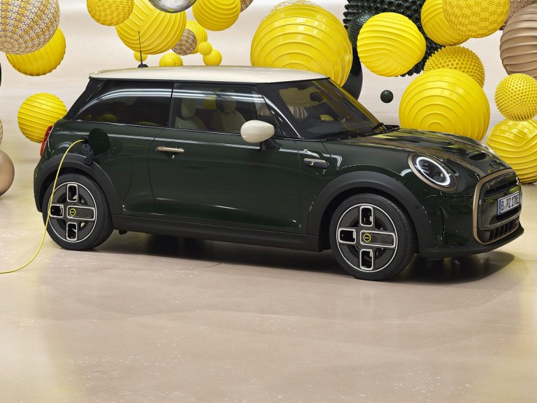 MINI Resolute Edition pur electric – Verde Rebel