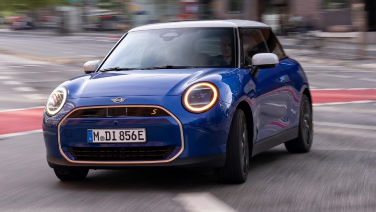 Electromobilitate MINI - încărcarea bateriei