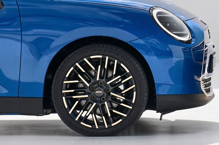 Electromobilitate MINI - design - roţi -01