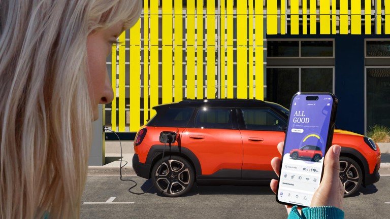 MINI Aceman integral electric – mozaic – experienţă digitală
