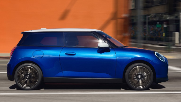 MINI pur electric - încărcare - proporţii aerodinamice