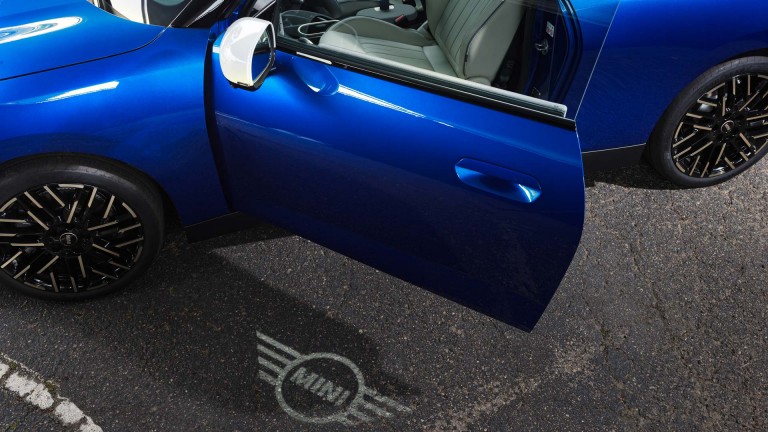 MINI pur electric - experienţă digitală - digital key plus