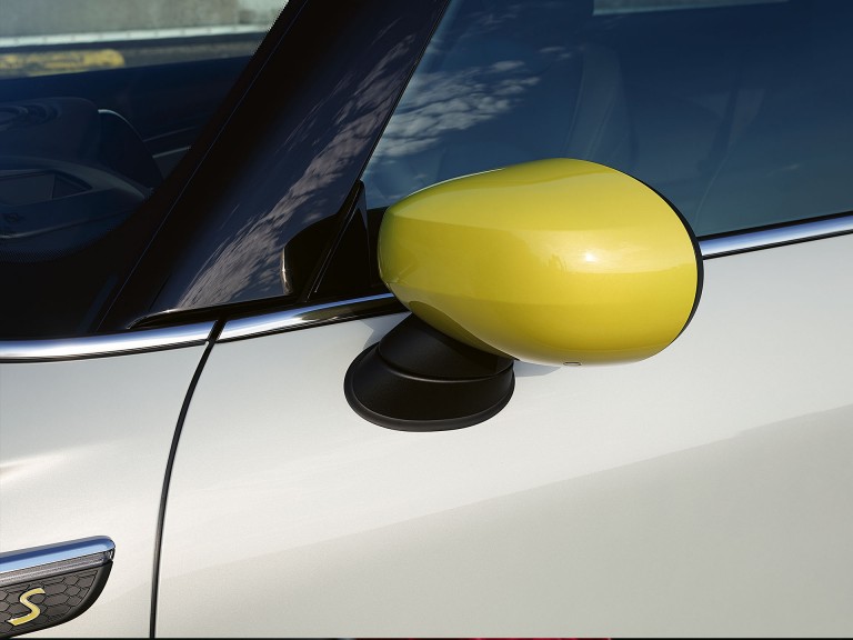 MINI Cooper SE cu 3 uşi – galben Energetic – culori