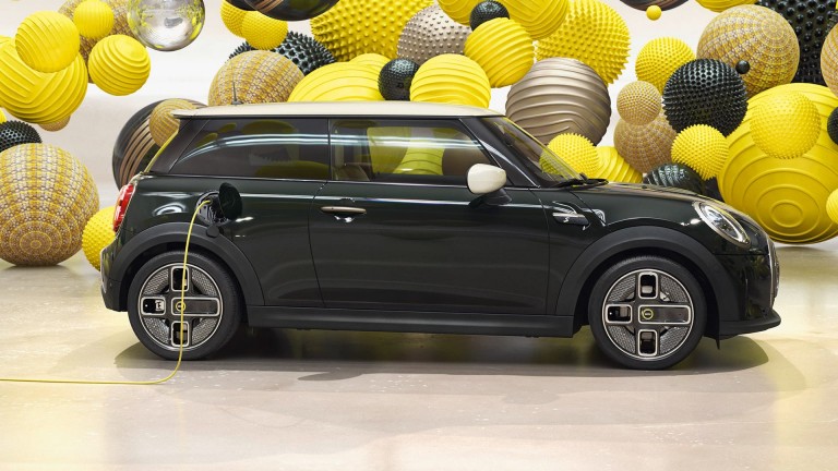 MINI Cooper SE cu 3 uşi – oferte – ediţii