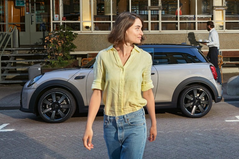 MINI Hatch cu 3 uşi – Service Inclusive