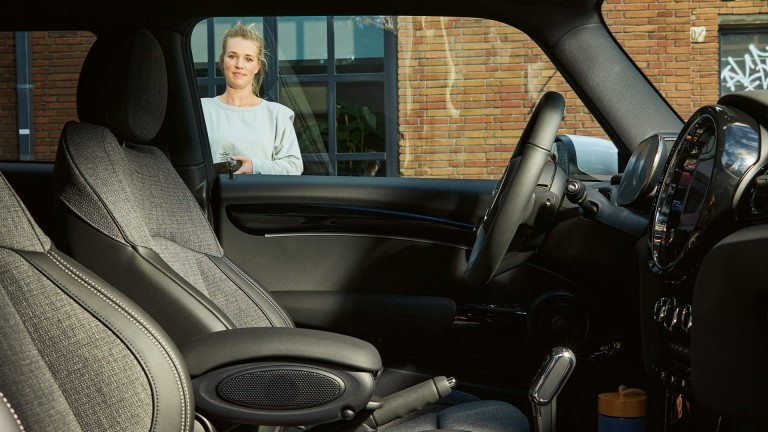 MINI Hatch cu 3 uşi – interior – versiunea standard 