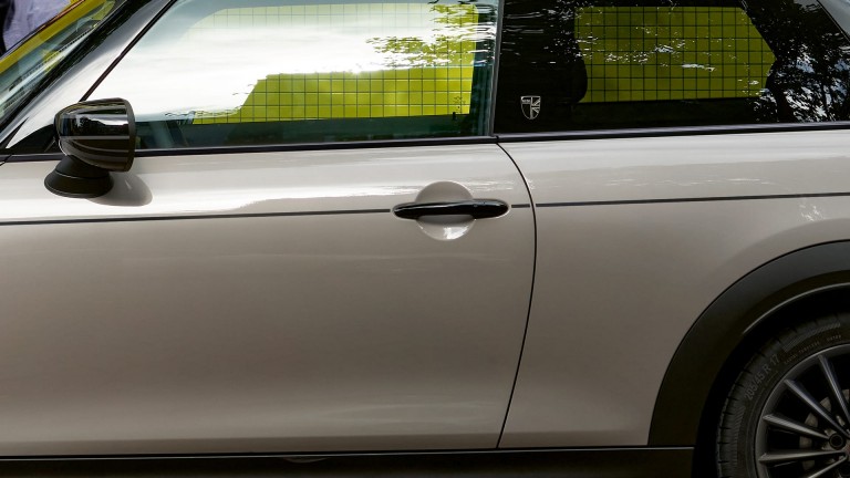MINI Hatch cu 3 uşi – Benzi laterale – Negru Piano
