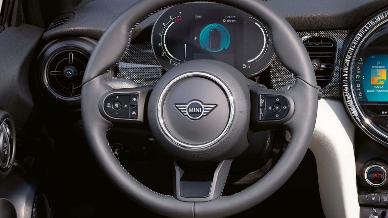 MINI Hatch cu 3 uşi – volan – piele Nappa