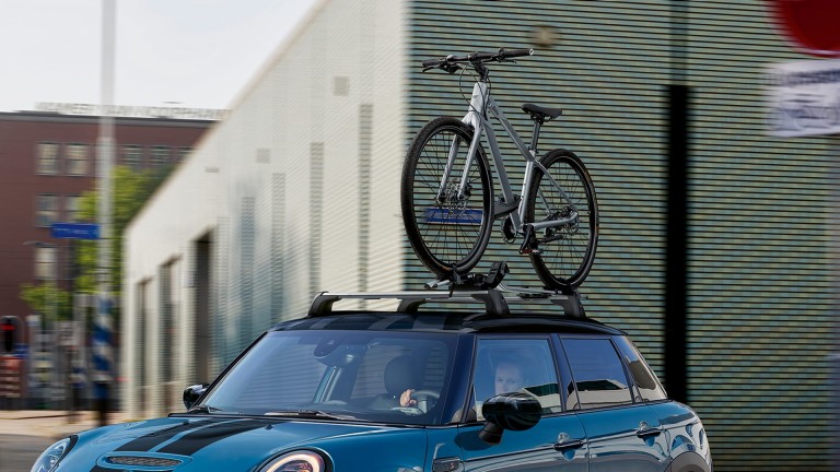 MINI Hatch cu 5 uşi – Suport de biciclete pentru plafon