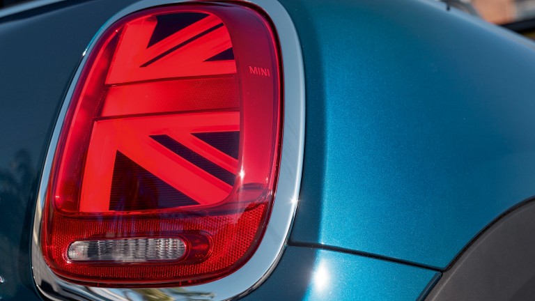 MINI Cabrio „Sidewalk Edition” – stopuri – design Union Jack