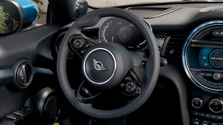 MINI Cabrio „Sidewalk Edition” – volan – habitaclu