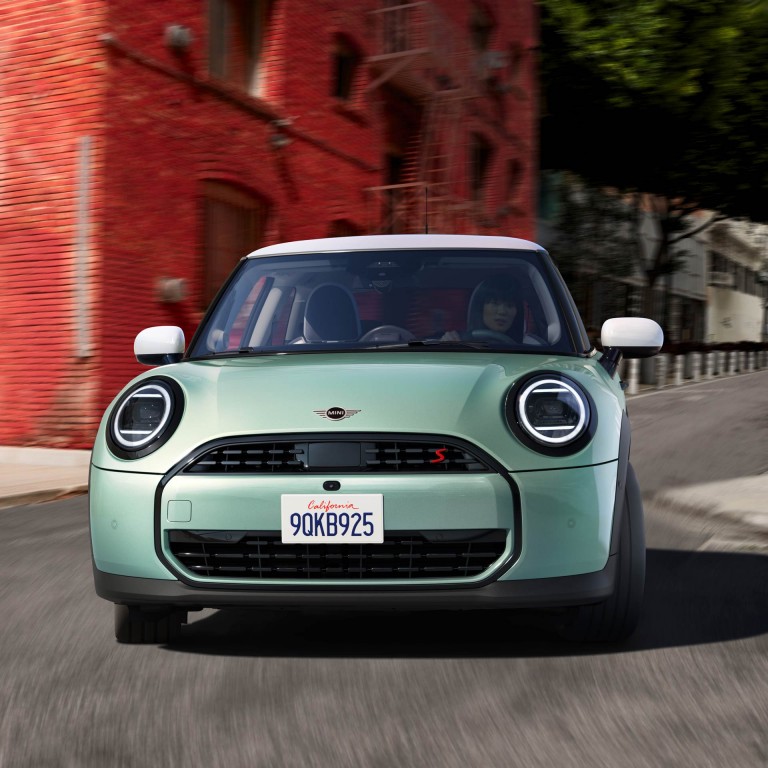 MINI Cooper cu 3 uşi - mozaic - exterior