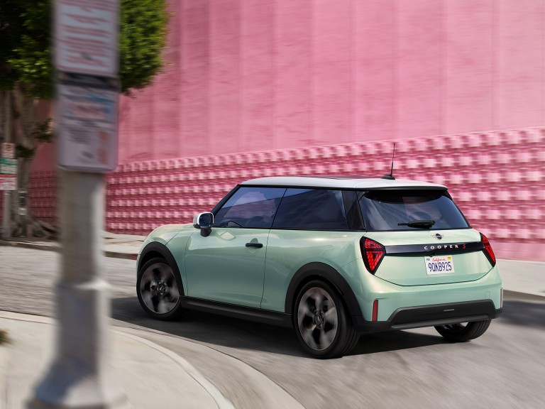 MINI Cooper cu 3 uşi - teaser - listă de preţuri