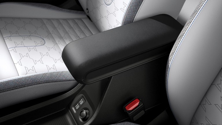 MINI Cooper cu 3 uşi - interior - galerie - scaune stil classic