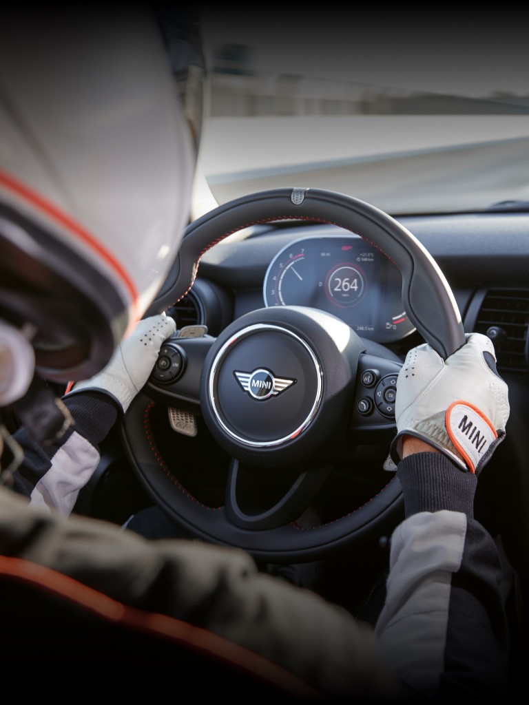 MINI John Cooper Works GP – volan – habitaclu