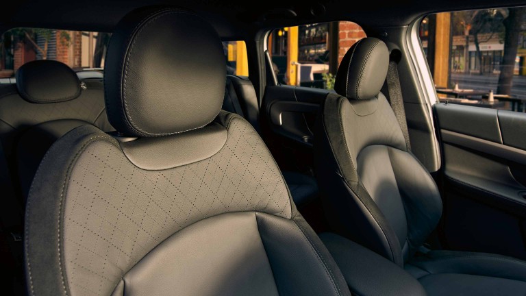 MINI Cooper SE Countryman – interior – versiunea standard